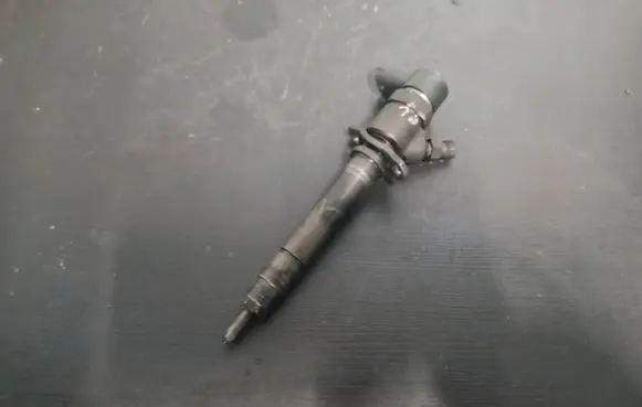Volvo XC90 Fuel injector 8658353