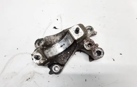 Mazda 6 Engine mounting bracket 