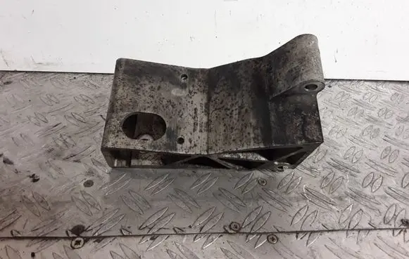 Volvo XC90 Engine mounting bracket 8666261 03W42 17130