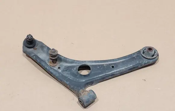 Toyota Yaris Verso Front lower control arm/wishbone 
