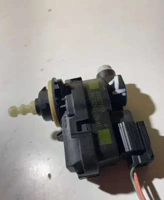 Peugeot 5008 Headlight level adjustment motor 89037159
