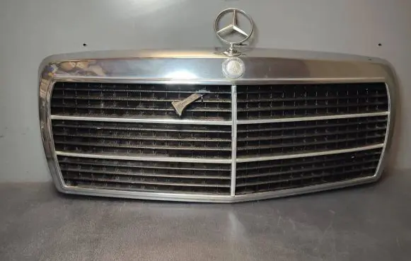 Mercedes-Benz 190 W201 Front grill 2018880023