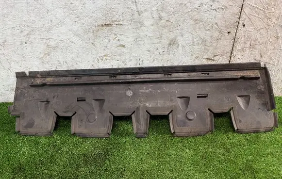 Audi Q7 4M Radiator mount bracket 4M0121286