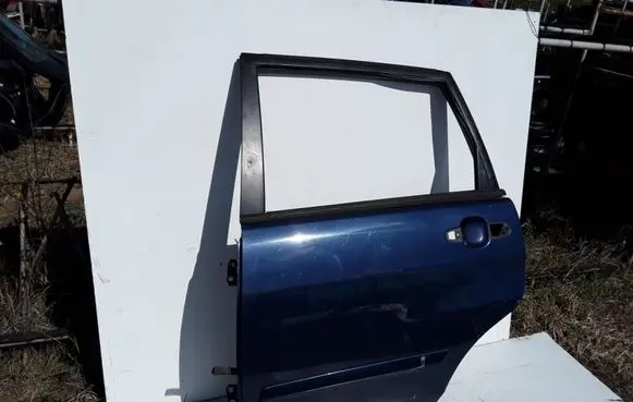 Suzuki Liana Rear door
