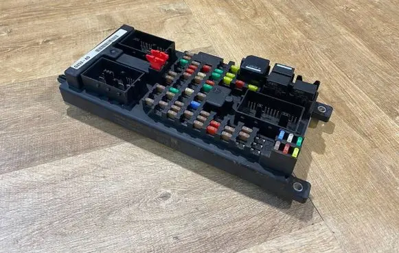 Jaguar F-Type Fuse box set GX53-14F041-AD GX5314F041AD GX53-14F041