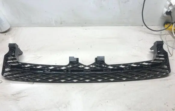Volkswagen PASSAT B7 Front bumper lip 