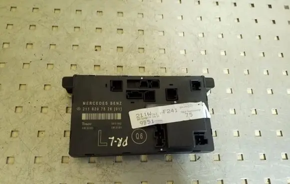 Mercedes-Benz E W211 Door control unit/module 2118207526
