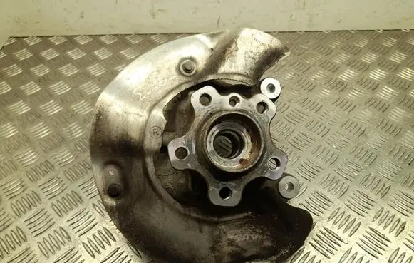 BMW 2 Active Tourer U06 Front wheel hub 6890172