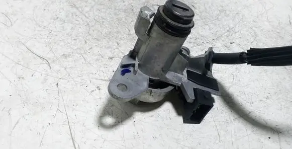 Audi A6 S6 C6 4F Tailgate exterior lock 8E0827573