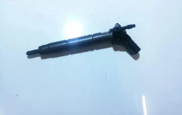 Mercedes-Benz ML W164 Fuel injector 6420700587 060520