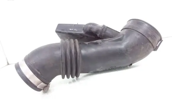Subaru Outback Air intake duct part B023