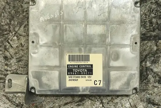 Toyota Avensis T250 Engine control unit/module 8966105C71