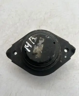 Mercedes-Benz ML W164 Engine mount bracket