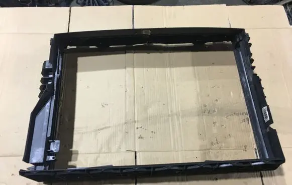 BMW 5 E60 E61 Radiator mount bracket 7545866