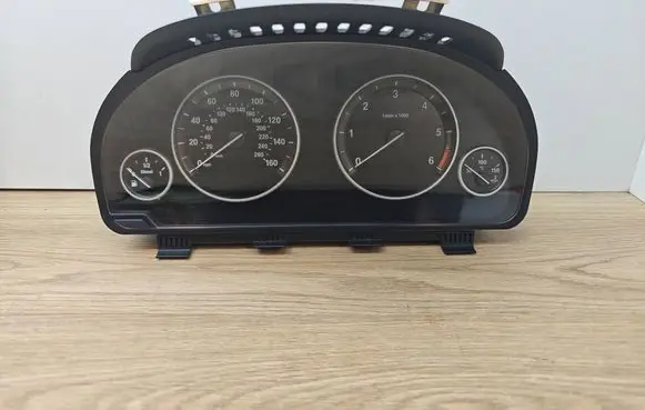 Speedometer (instrument cluster)