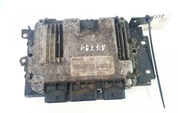 Nissan Primera Engine control unit/module 0281011645 23710aw35a