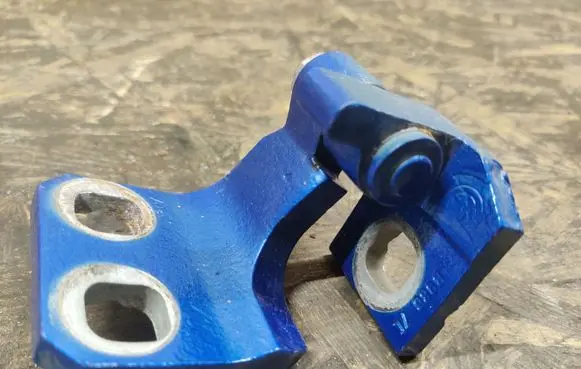 Alfa Romeo Giulia Front door upper hinge B986