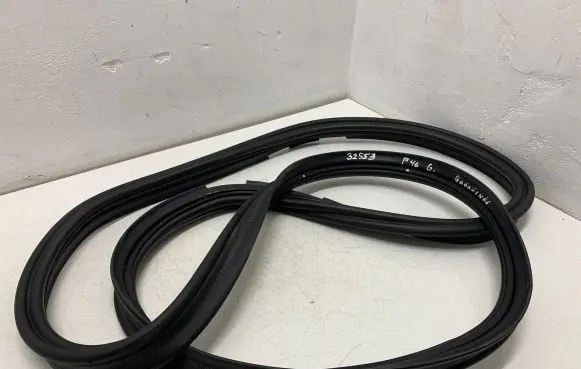 BMW 2 F46 Trunk rubber seal (body) 
