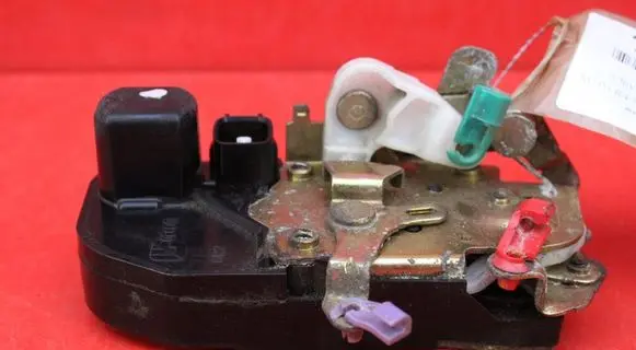 Chrysler Neon II Front door lock
