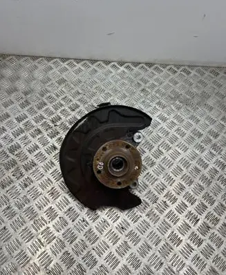 Volkswagen PASSAT B8 Front wheel hub 5Q0407258C