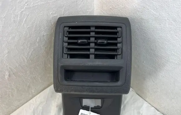 Rear air vent grill