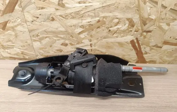 Volvo XC70 Front seatbelt P39811480 615309500E 020011100