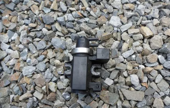 BMW 5 E39 Turbo solenoid valve