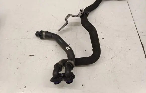 BMW 5 G30 G31 Engine coolant pipe/hose 9430879 9430880