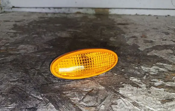 Nissan Navara D22 Front fender indicator light 6R010294 E136R010294 013513