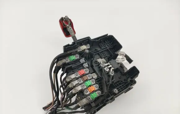 Peugeot 3008 I Fuse module 9675349880