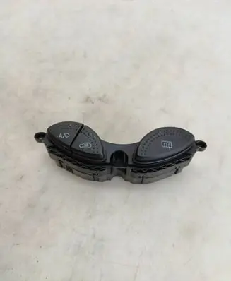 Ford Focus Windscreen/window heater switch YS4T19A945BA