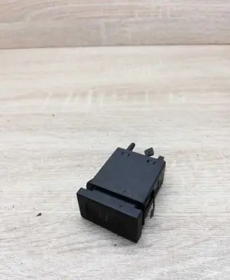 Volkswagen PASSAT B5 Windscreen/window heater switch 3B0959621C