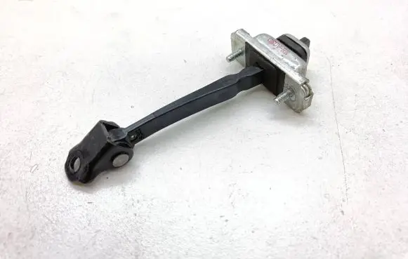 Opel Mokka X Rear door check strap stopper