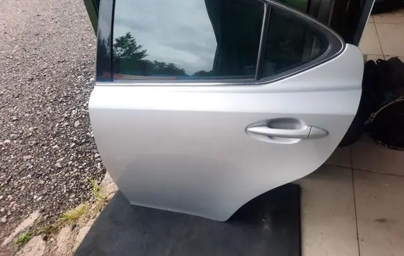 Lexus IS 220D-250-350 Rear door 1G1