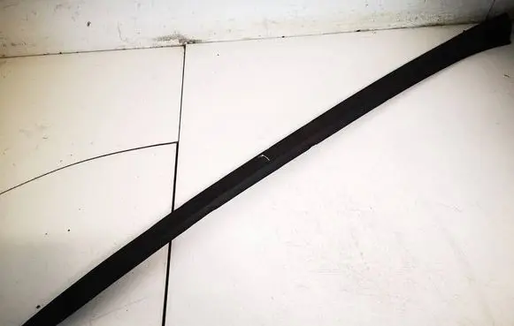 Opel Astra J Windshield trim 13280301