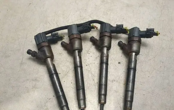 Hyundai i20 (PB PBT) Fuel injectors set 0445110320