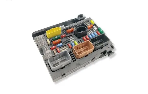 Citroen C5 Fuse module 9667044980