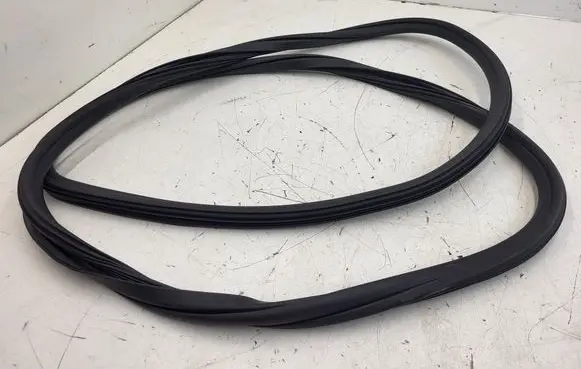 Porsche Macan (95B) Front door rubber seal 95B831721B