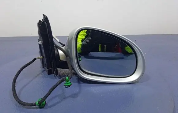 Volkswagen Golf Plus Front door electric wing mirror 