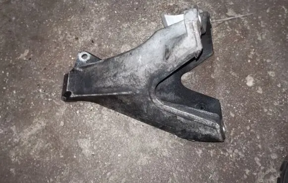 Audi A4 S4 B6 8E 8H Engine mounting bracket 8E0199308D