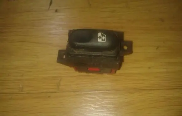 Renault Laguna I Electric window control switch 047