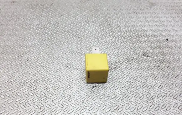 Opel Signum Other relay 90226846