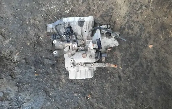 Toyota Yaris Manual 5 speed gearbox P040702169