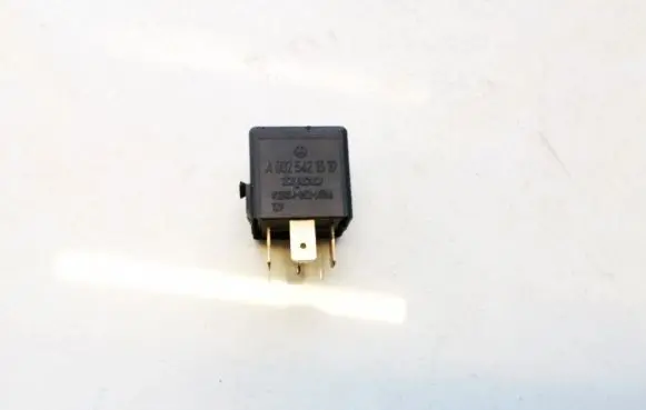 Mercedes-Benz S W220 Other relay a0025421319 v23134-b52-x336