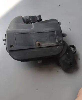 Renault Trafic II (X83) Air filter box 8200325553