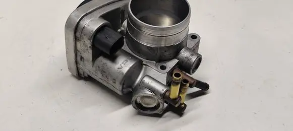 Volkswagen Golf V Throttle valve 06A133062AT A2C53093430