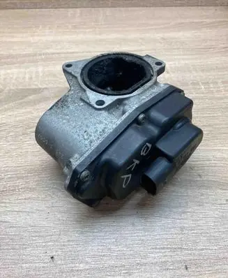 Volkswagen PASSAT B6 EGR valve 03G131501 216035358 BKP