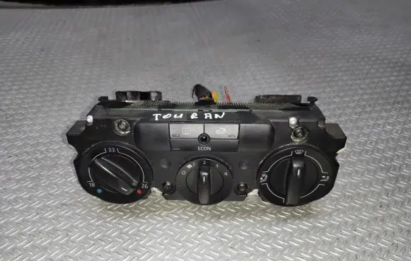 Volkswagen Touran I Climate control unit