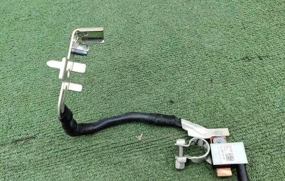 Volkswagen Tiguan Negative earth cable (battery) 5QS915181