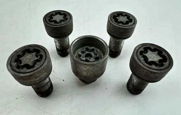 Audi A3 S3 8V Anti-theft wheel nuts and lock 